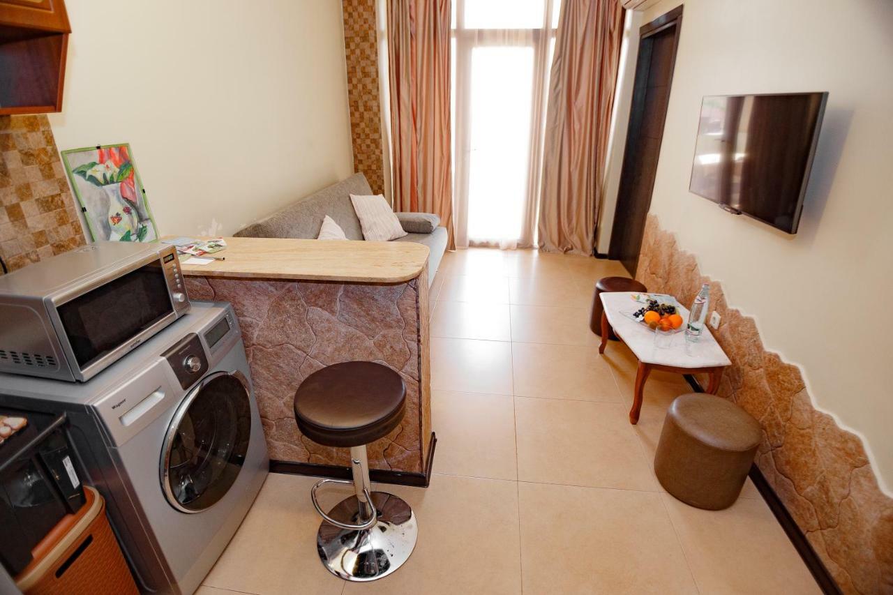 Apartment On Javakhishvili Batumi Eksteriør billede